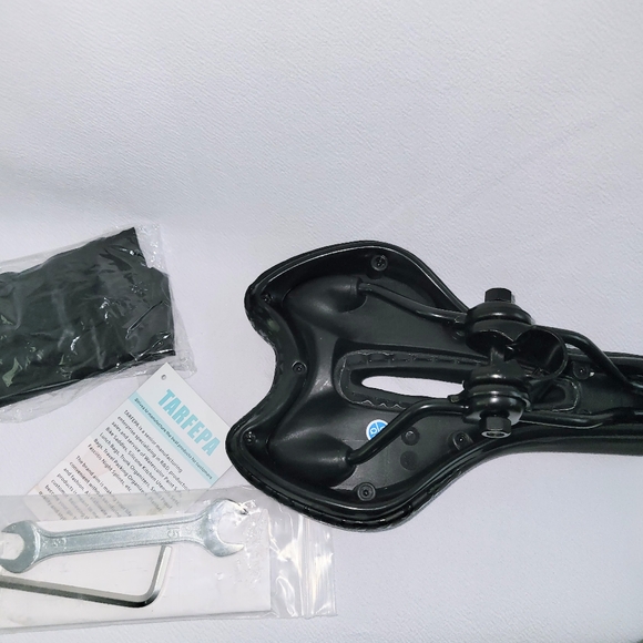 Road Racing Bicycle Saddle Seat 11 x 6.5 with Seat Cover & Tools NEW - Picture 4 of 5